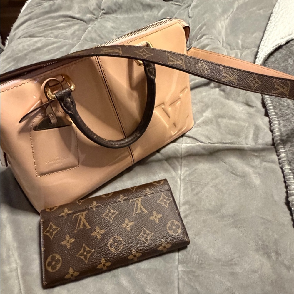 PRICE IS FIRM! 

Louis Vuitton Pink and Brown Shoulder Bag with matching wallet